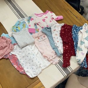 Lots of newborn onesies like new